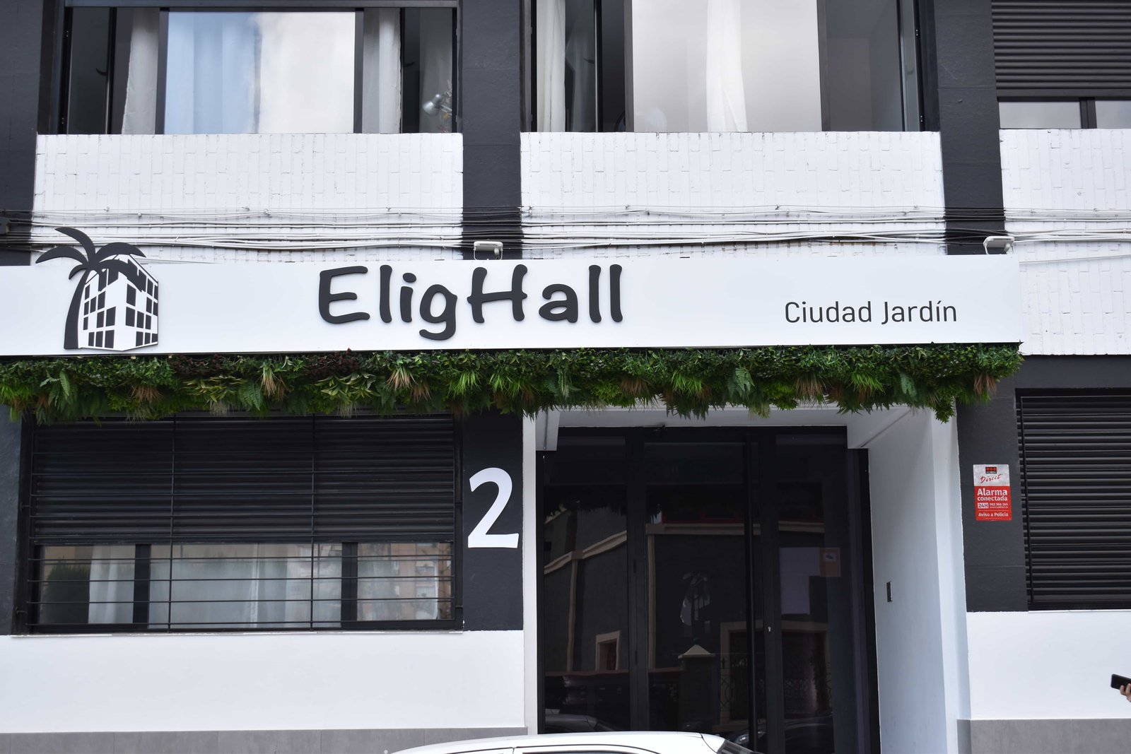 Fachada de la residencia universitaria EligHall Ciudad Jardín.